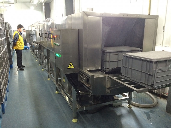 汽車(chē)配件箱清洗烘干機(jī)