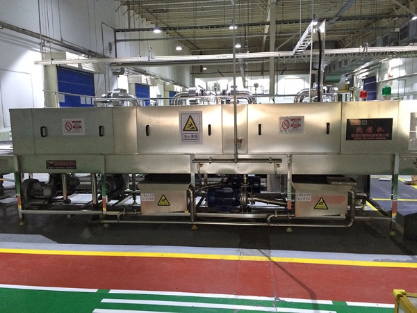 汽車(chē)配件箱清洗烘干機(jī)